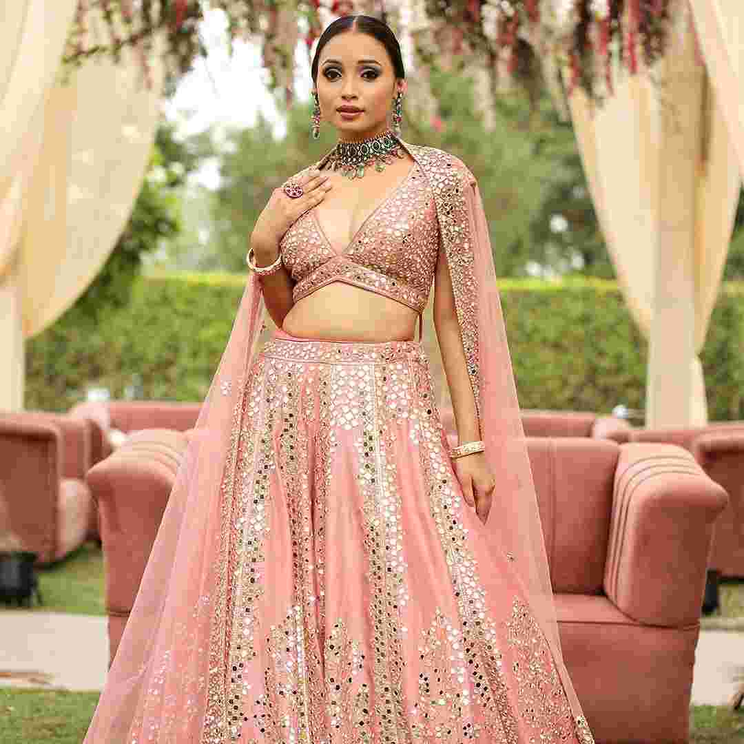 bridal outfits in daryaganj