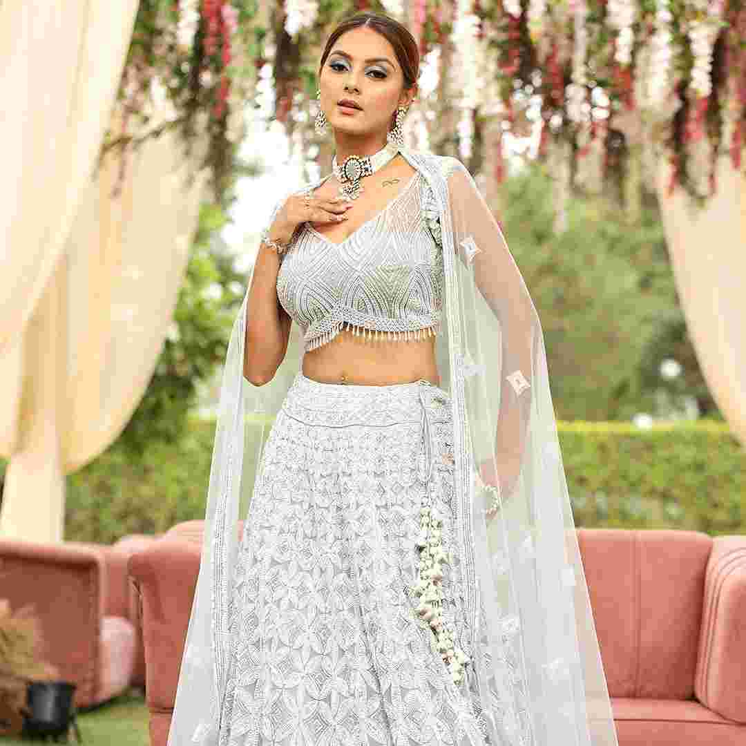 bridal outfits in daryaganj