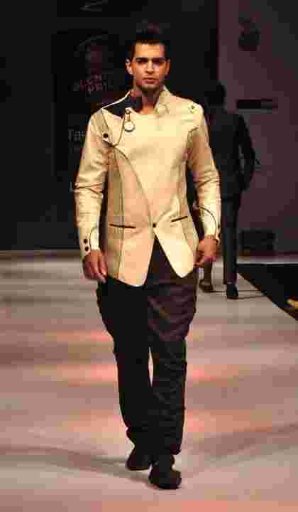 groom outfits in east delhi