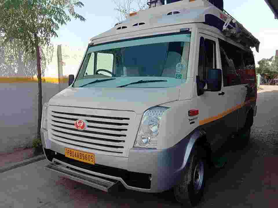 wedding transportation vintage cars in daryaganj