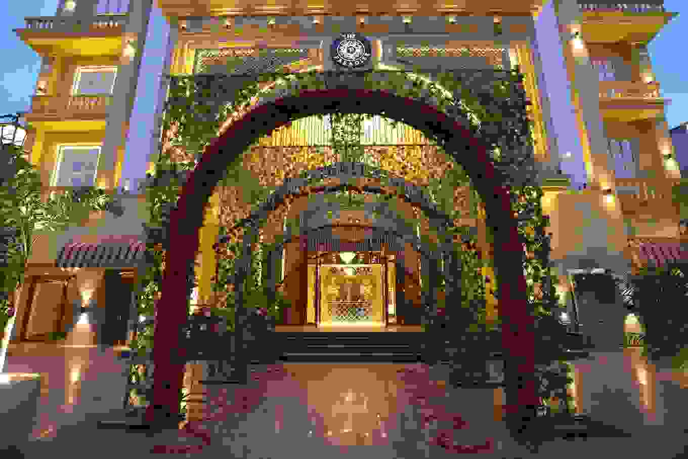 The Paradise Hotel And Banquet