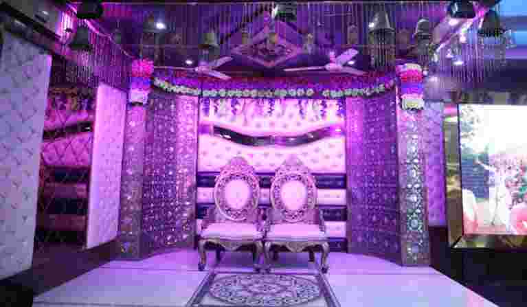 banquet halls in geeta colony