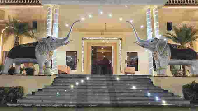 banquet halls in garh road