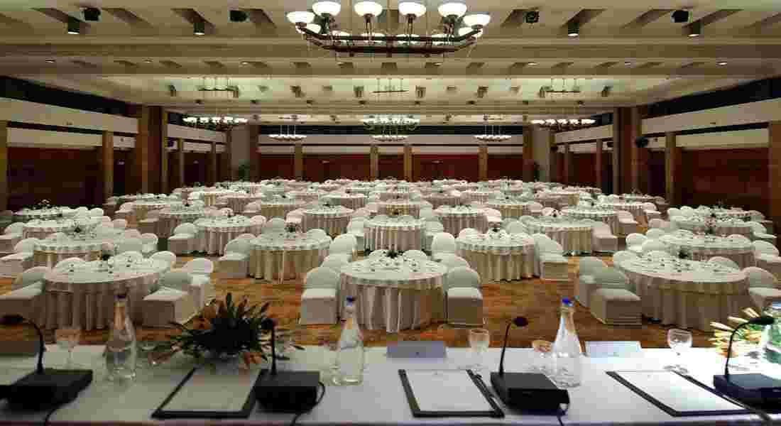 banquet halls in tajganj