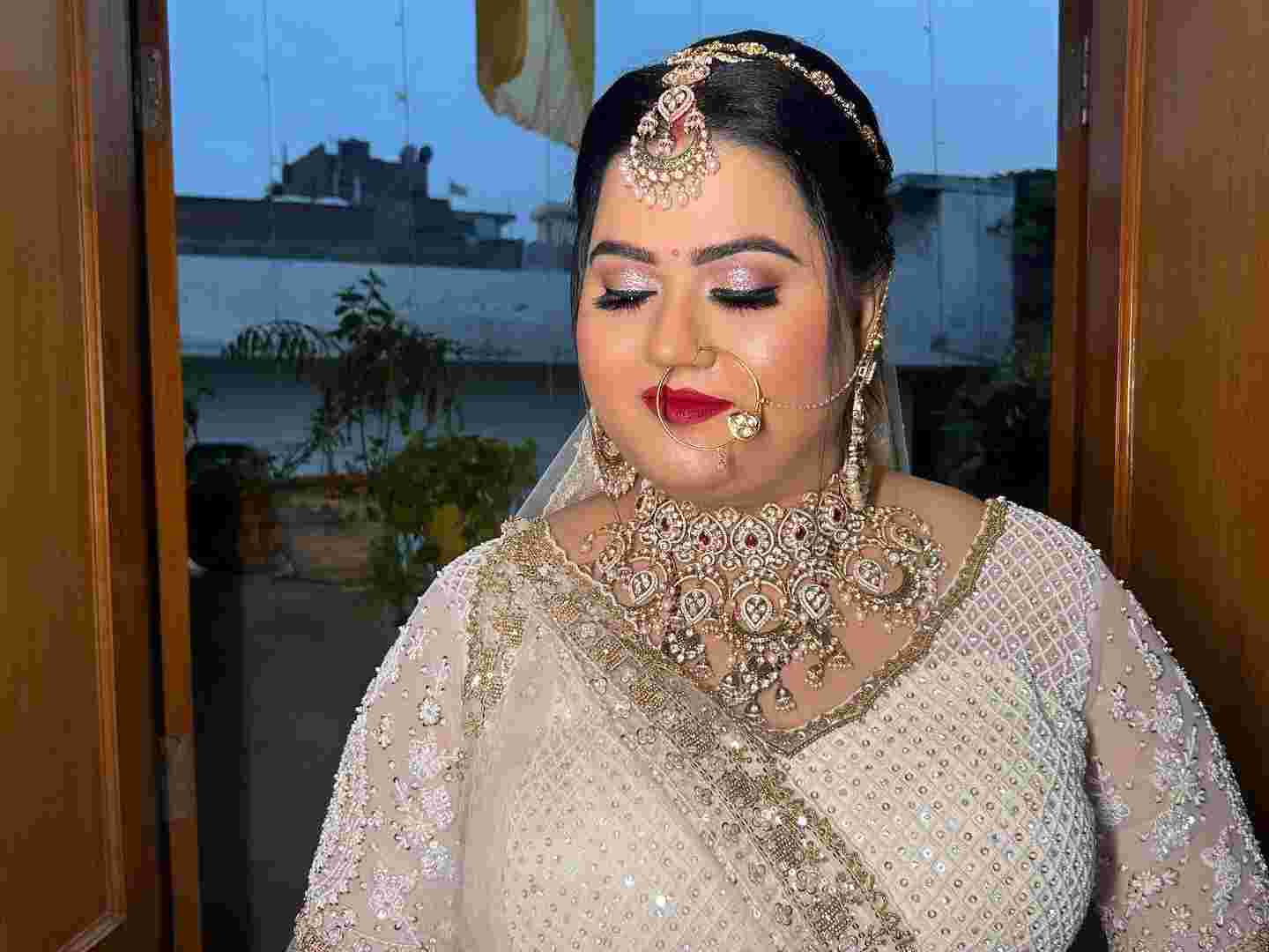 makeup artists in vikaspuri