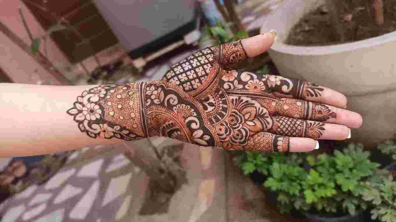best mehendi artists in kalyan puri