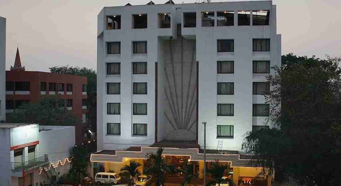 banquet-halls in sangamvadi