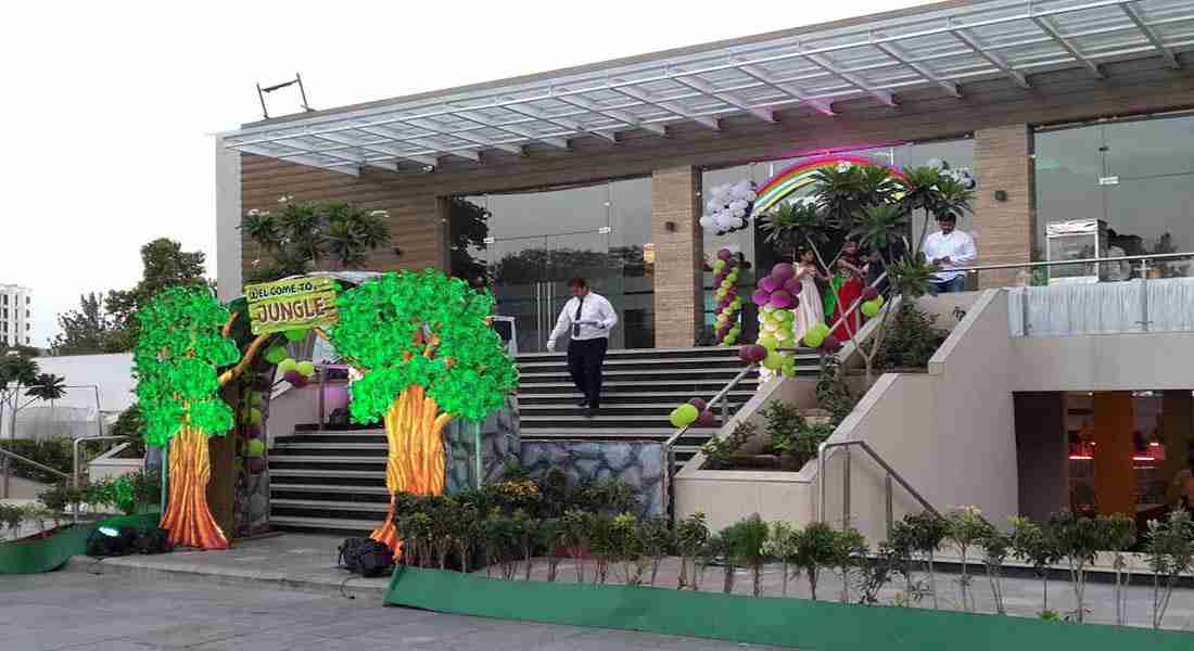 banquet-halls in vakil-nagar