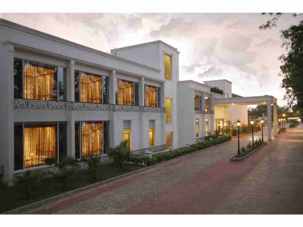 party-halls in chattarpur