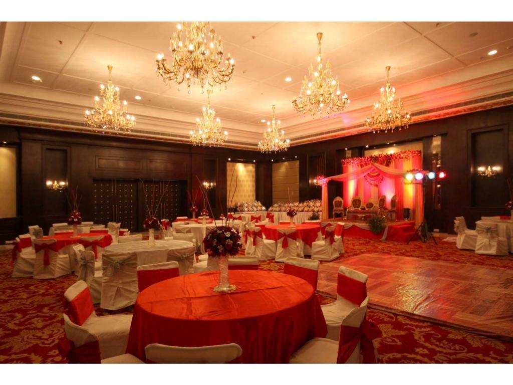 banquet halls in chattarpur