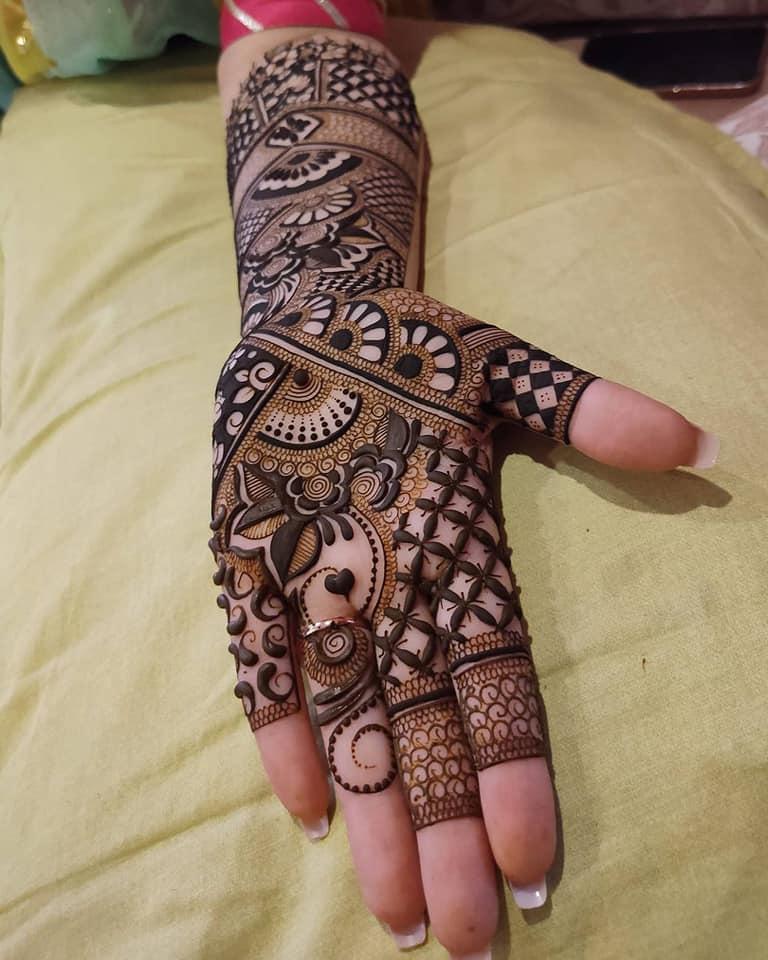 Vicky Professional Mehandi Artist