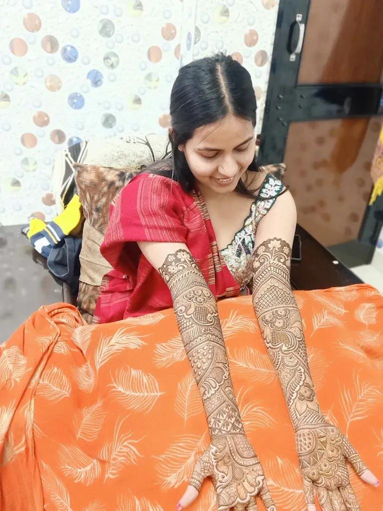 Uk Mehandi Artist, Sector 15, Faridabad
