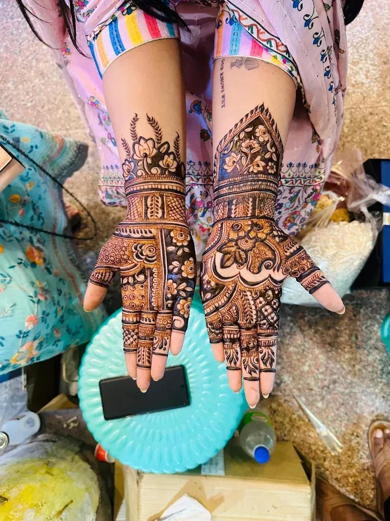 Kuldeep Mehandi Arts, Sector 15, Faridabad