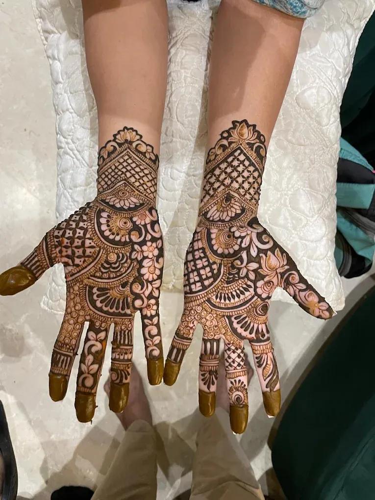Akash Mehendi Point
