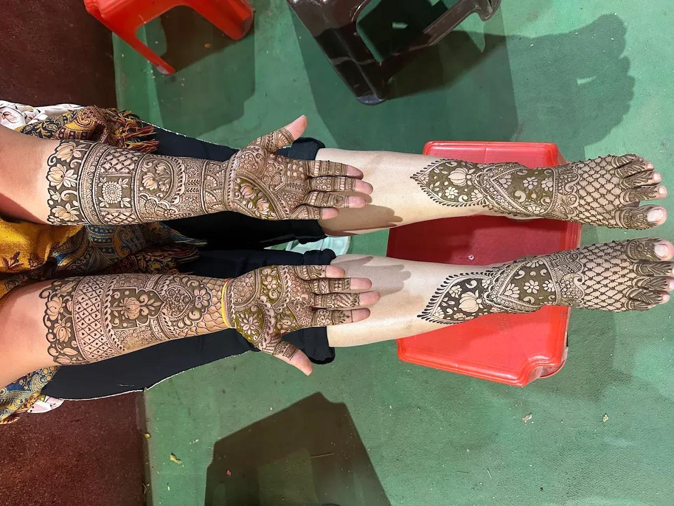 Akash Mehendi Point