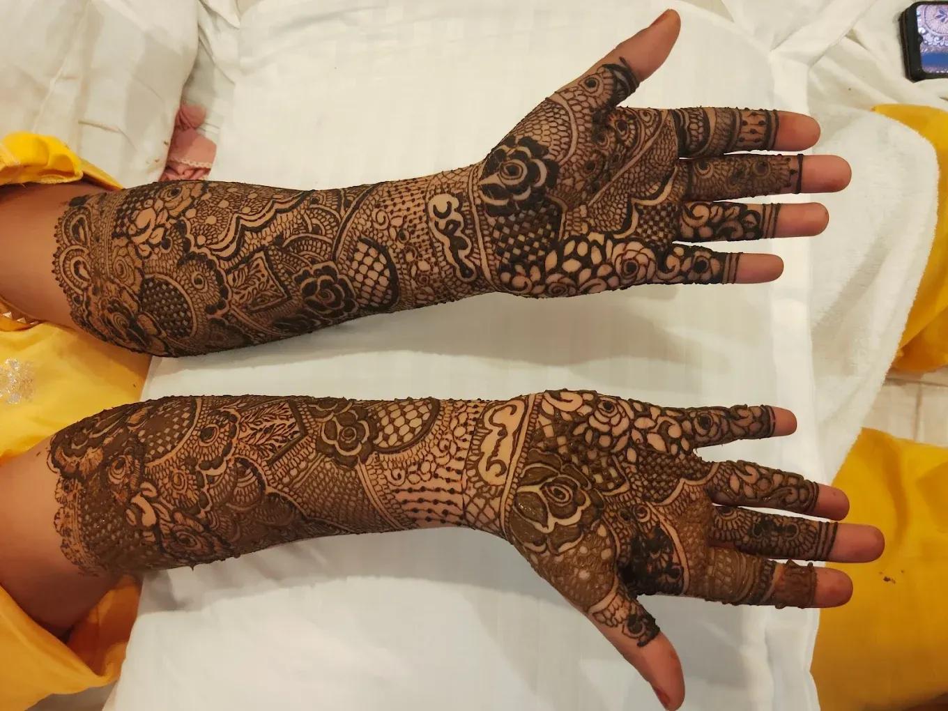 Naziya Mehndi Artist