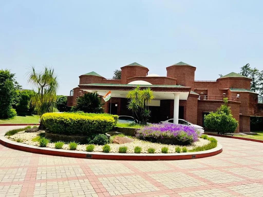 The Vintage Aarone Farms